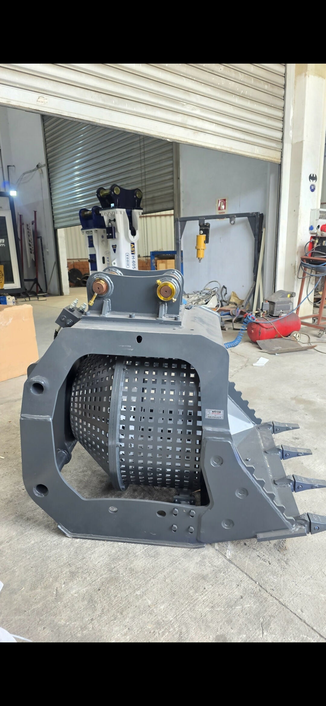 Elek kovası tamburlu (dönerli)